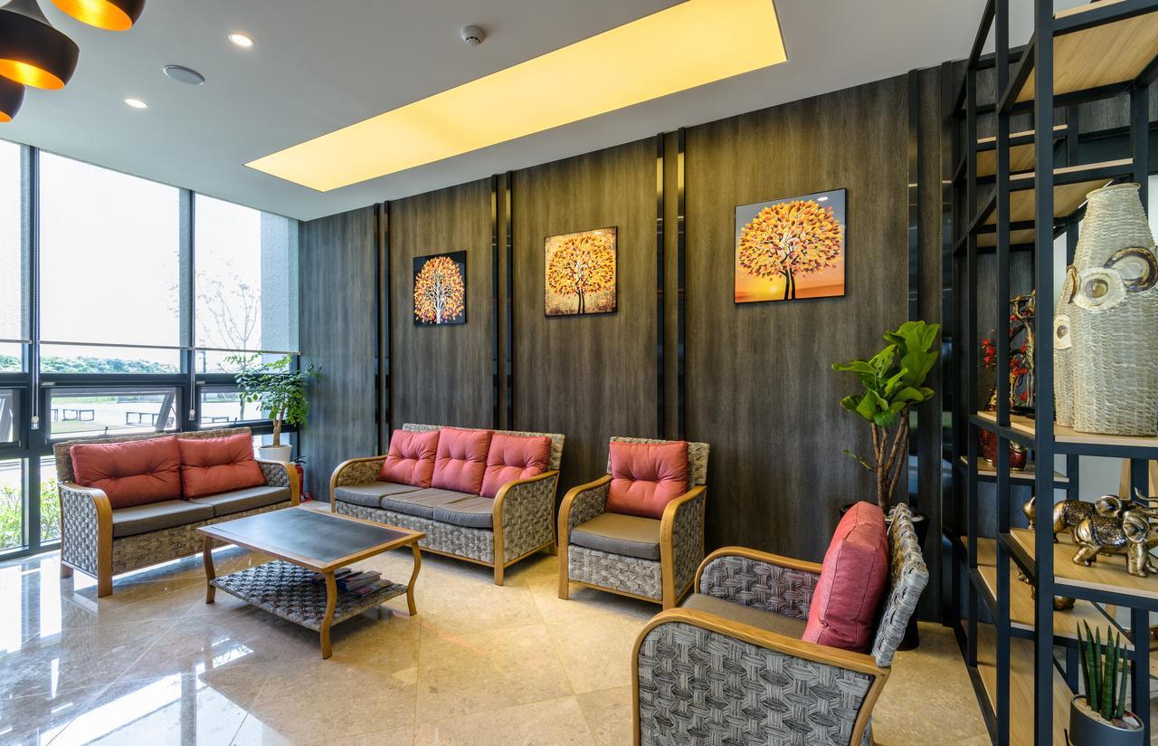 Thira Hotel Сеогвипо Екстериор снимка