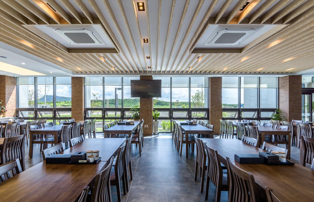 Thira Hotel Сеогвипо Екстериор снимка