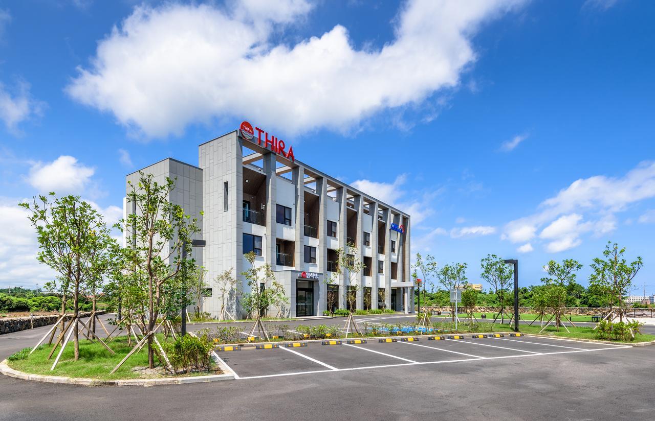 Thira Hotel Сеогвипо Екстериор снимка