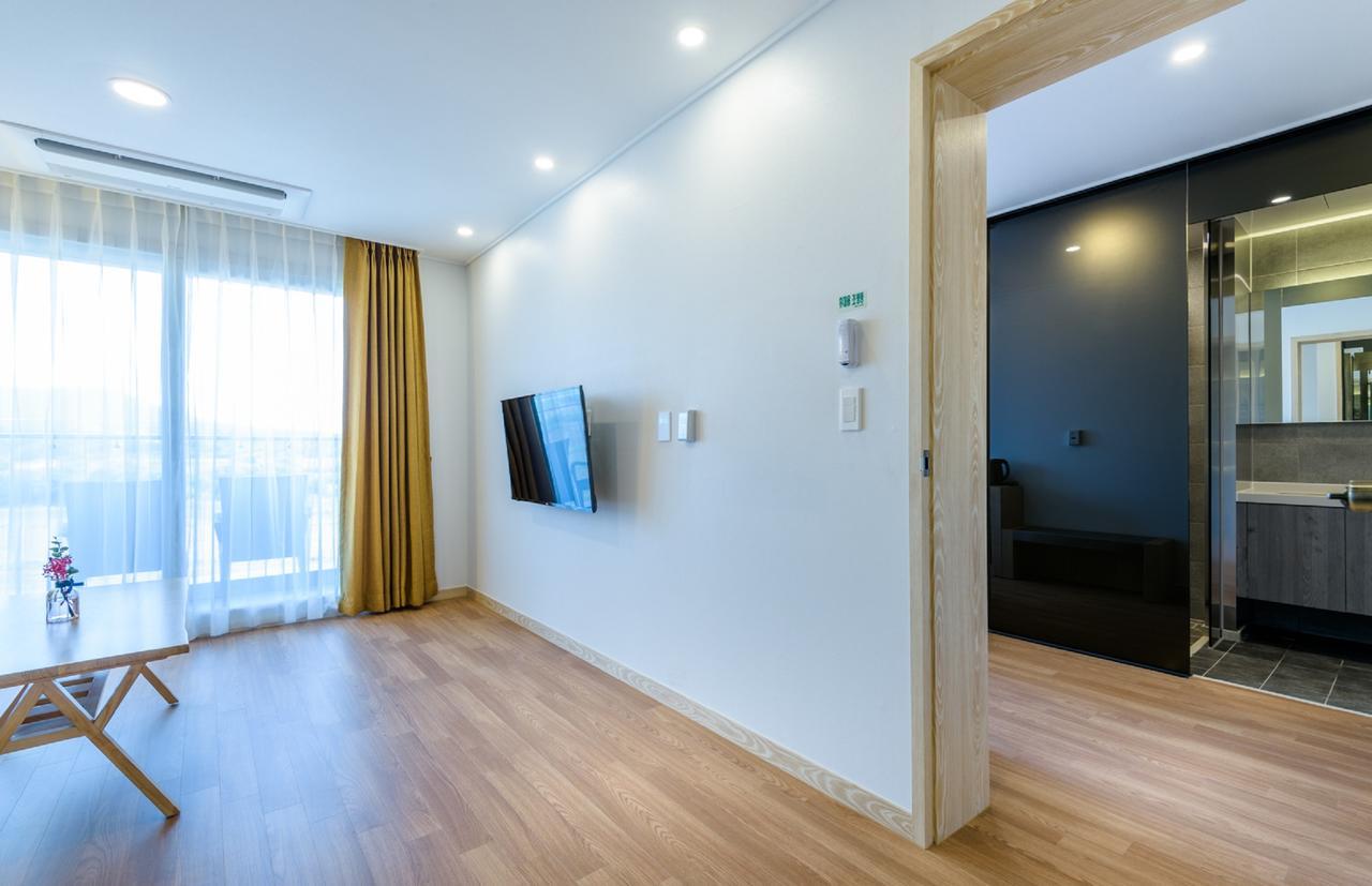 Thira Hotel Сеогвипо Екстериор снимка