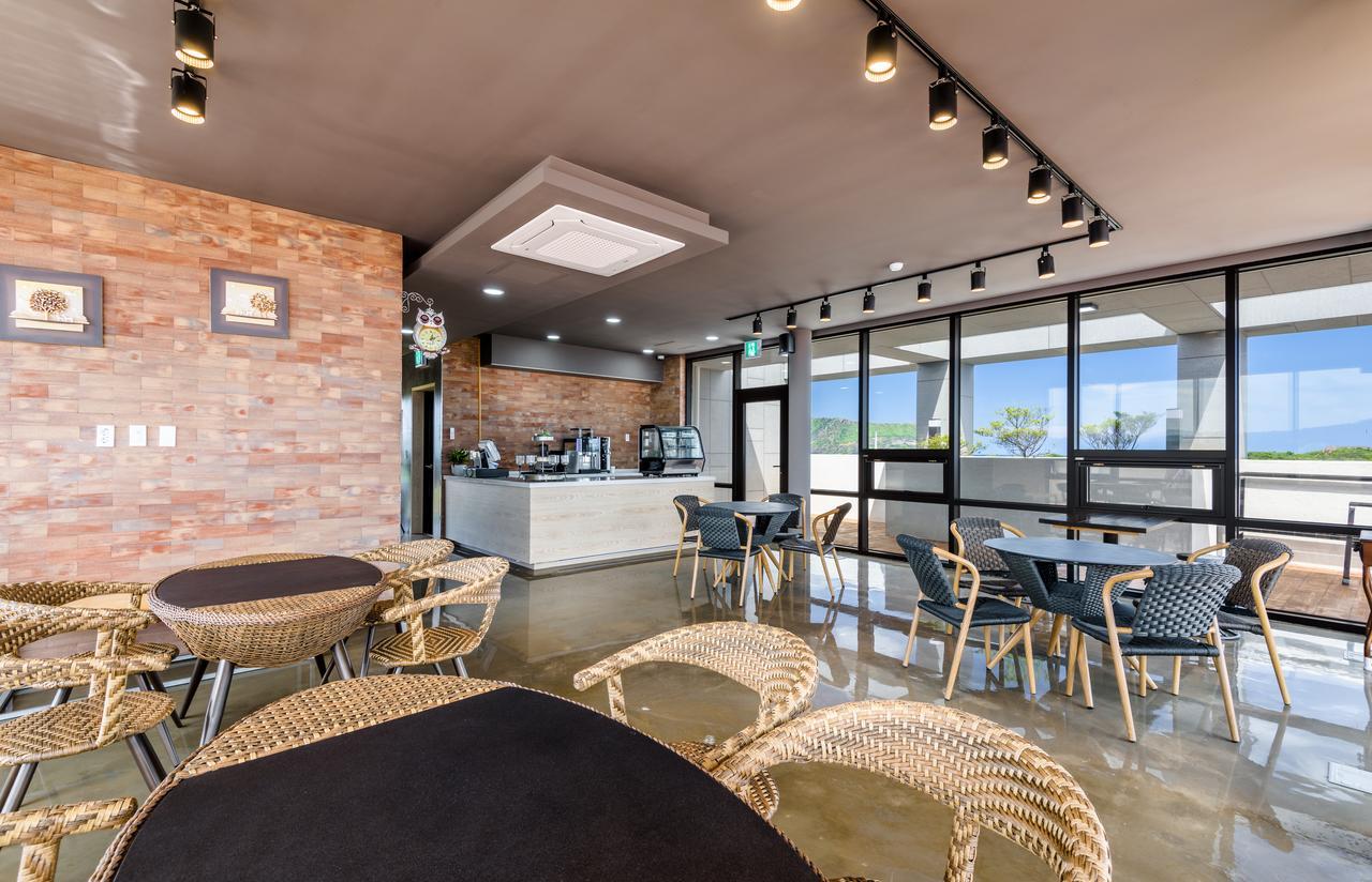 Thira Hotel Сеогвипо Екстериор снимка
