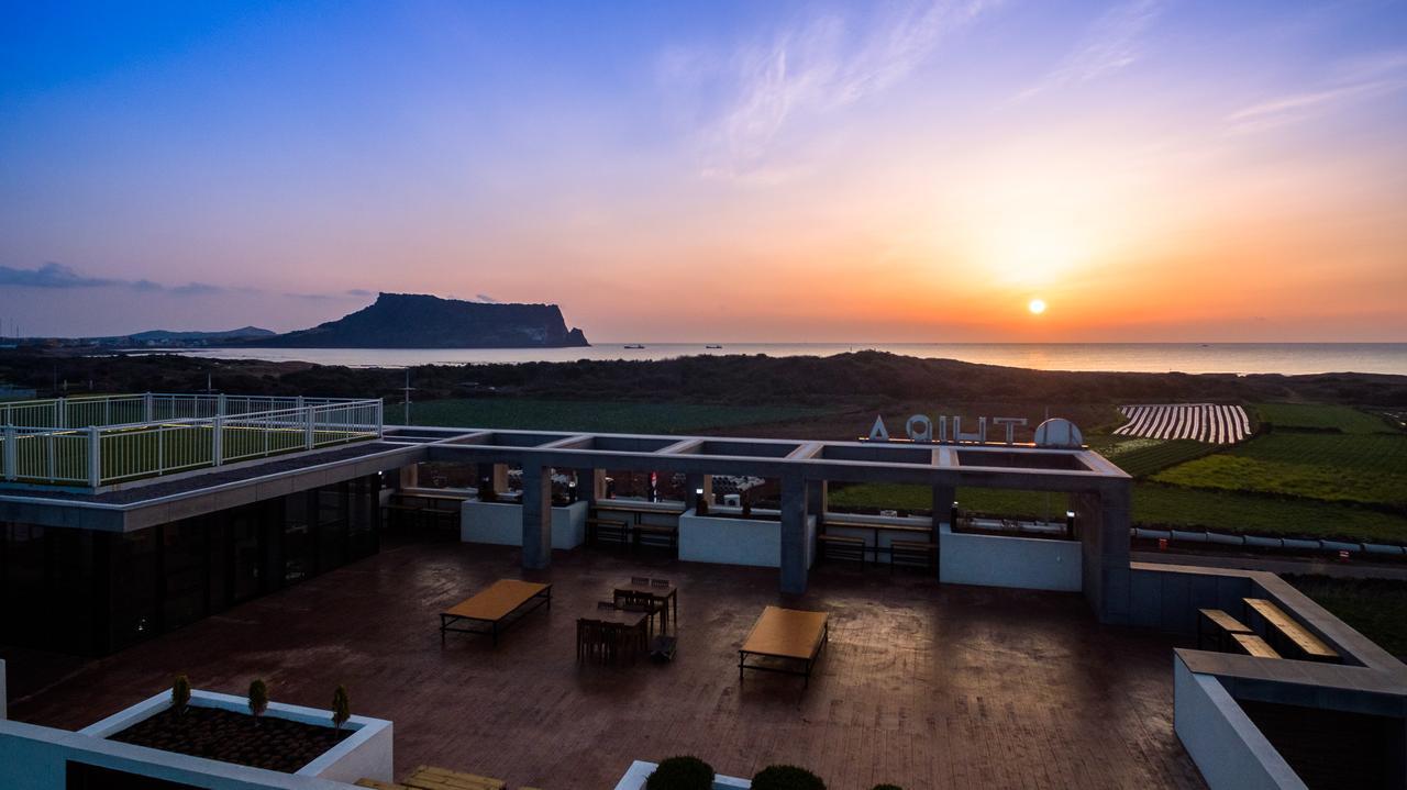 Thira Hotel Сеогвипо Екстериор снимка